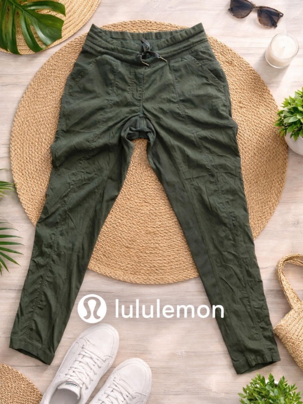 lululemon athletica Olive Green Lightweight Jogger Pants. Size: 6